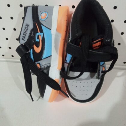 Fashion kid sneakers for boys and girls. size 23