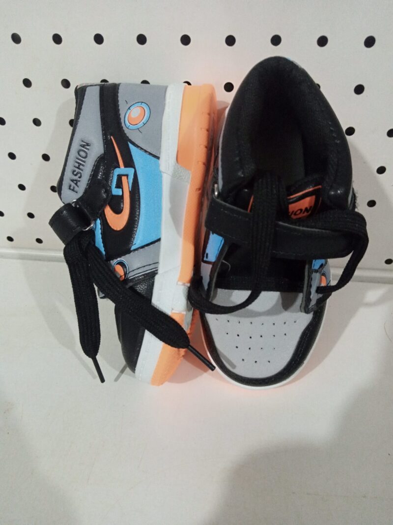 Fashion kid sneakers for boys and girls. size 23
