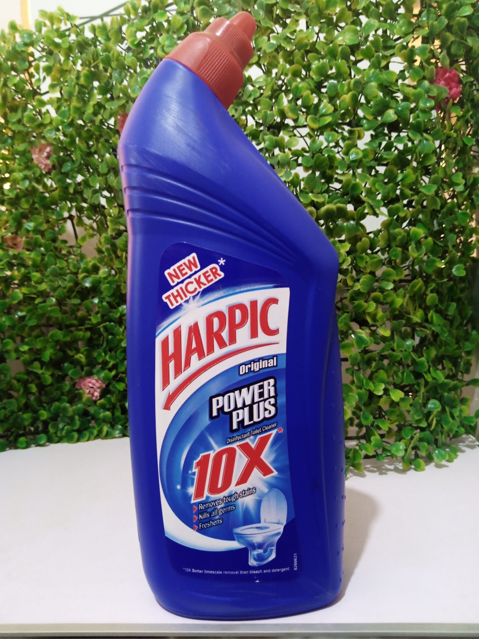 Harpic PowerPlus 10X stronger than Bleach and detergent, kills