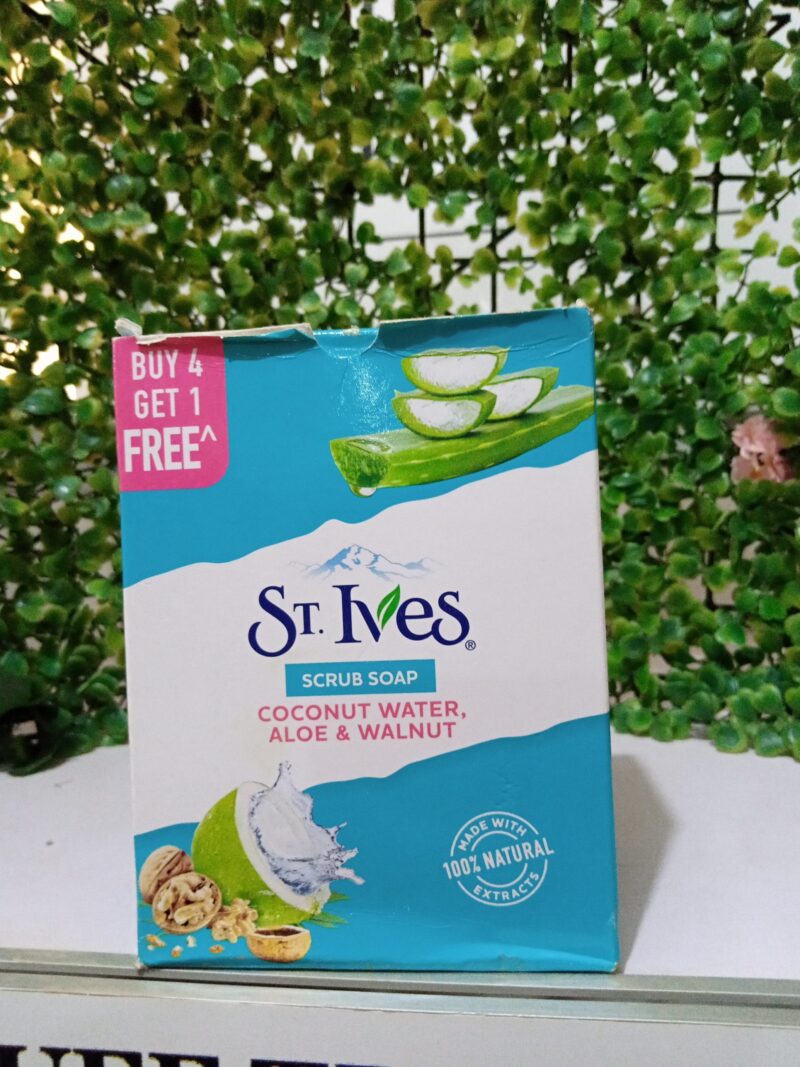 St Ives Coconut water, Aloe & Walnut 125g