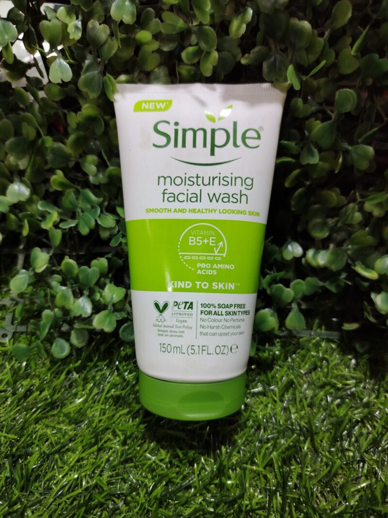 SIMPLE Moisturizing Facial Wash. 150ml