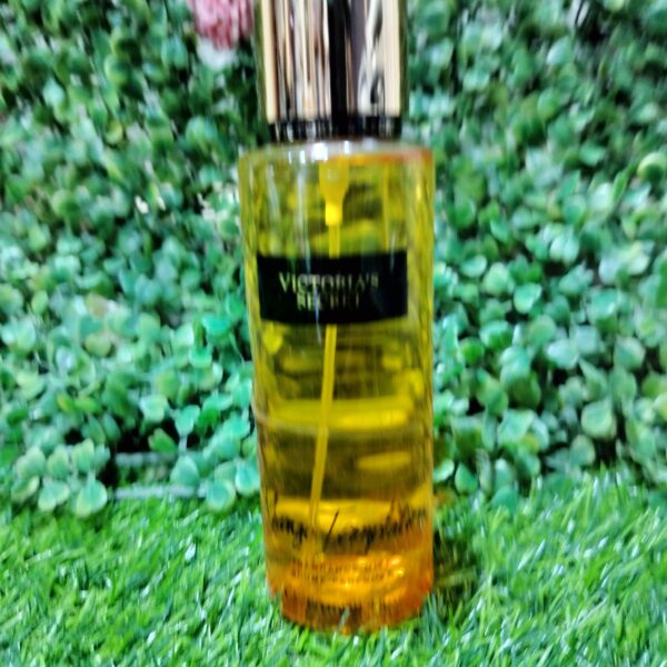 Victoria's Secret Mango Temptation fragrance mist. 250ml