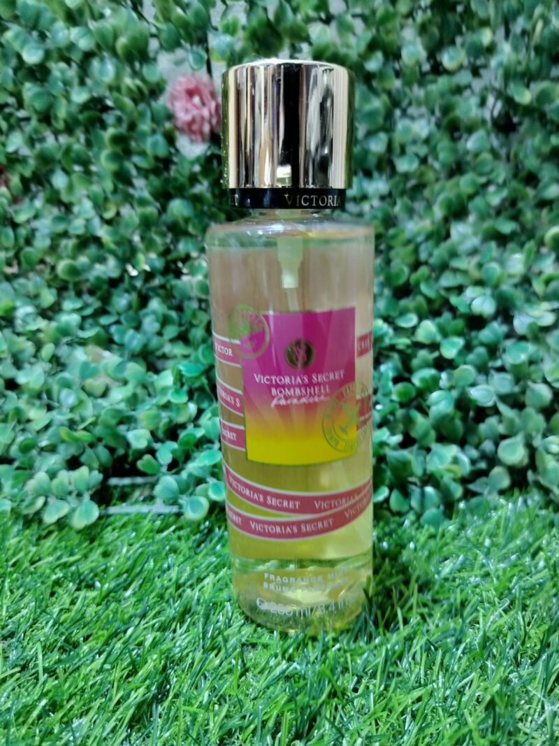 Victoria's Secret Bombshell Paradise fragrance mist. 250ml