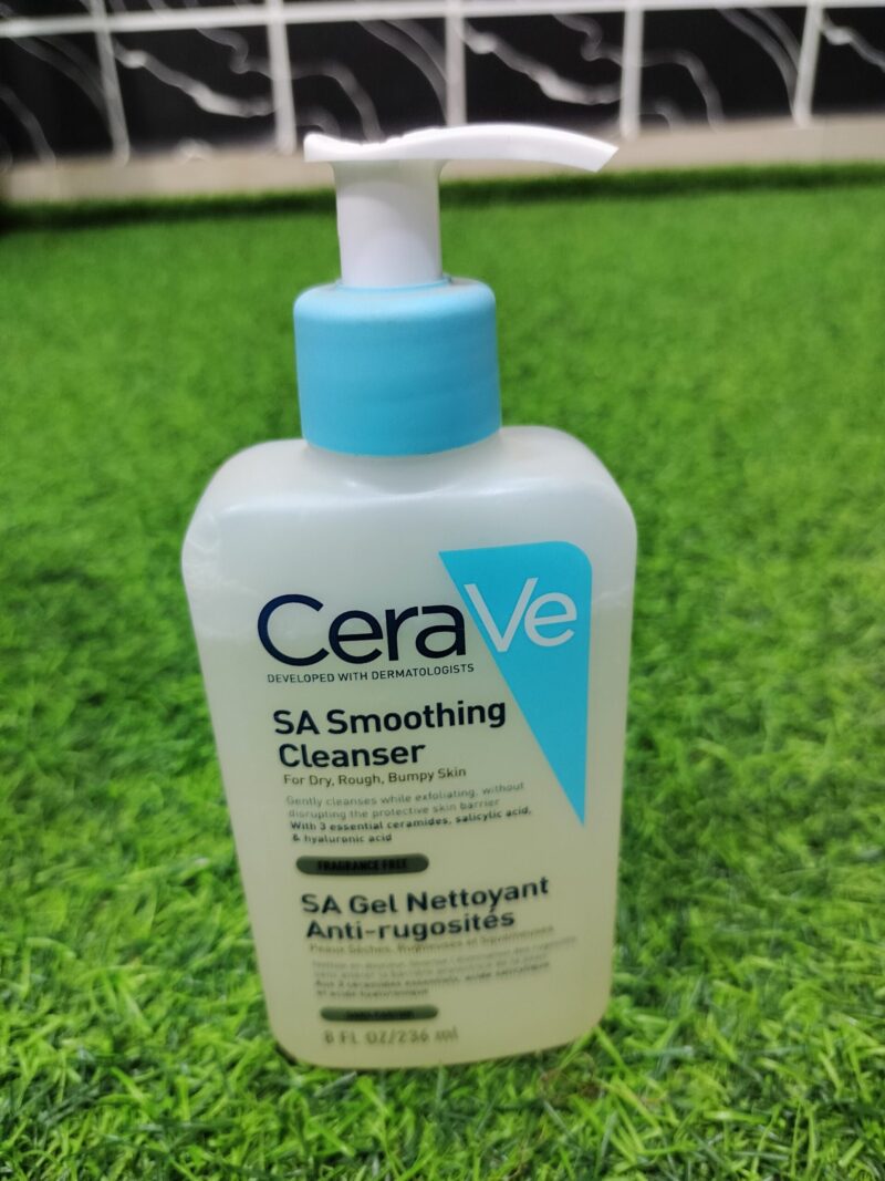 Cerave SA Smoothing Cleanser for Dry, Rough, Bumpy Skin (236ml)
