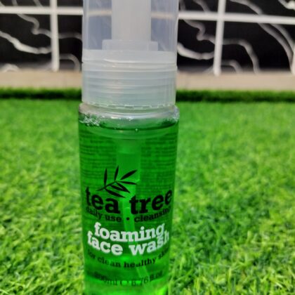 Tea Tree Foaming Face Wash (200ml).