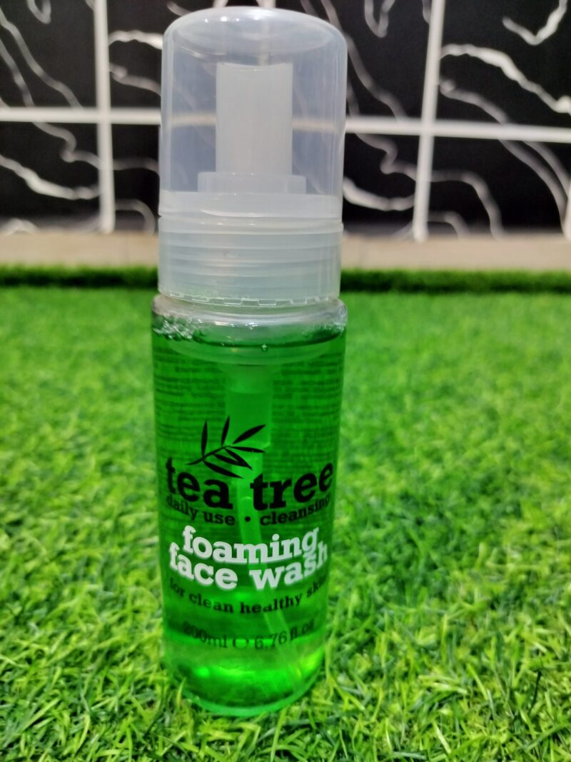 Tea Tree Foaming Face Wash (200ml).