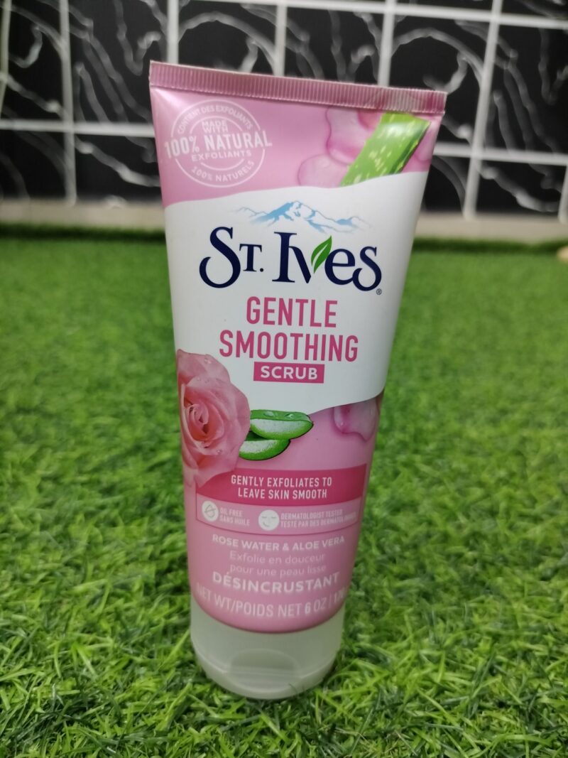 St. Ives Gentle Smoothing Scrub (170g).