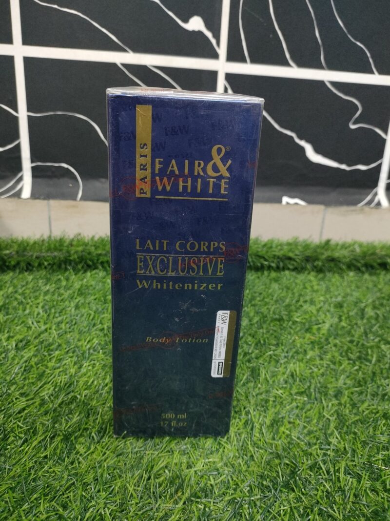 Fair & White Lait Corps Exclusive Whitenizer Body Lotion (500ml).