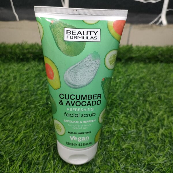 Beauty Formulas Cucumber & Avocado Refreshing Facial Scrub (150ml).