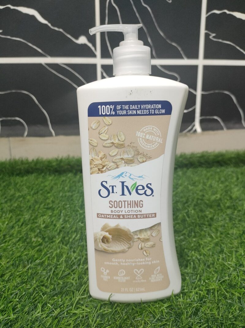 St. Ives Soothing Body Lotion Oatmeal & Sheabutter (621ml).